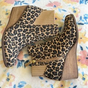 Toms “Sadie” cheetah ankle boot with wedge heel! Size 9